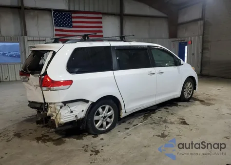 2012 Toyota Sienna Xle z USA, uszkodzony, nr VIN 5TDDK3DC4CS033084